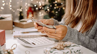 7-Tips-to-Help-with-Holiday-Budgeting